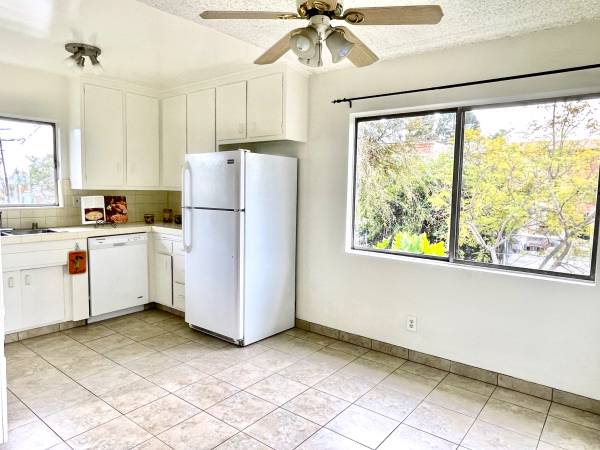 $2,995 / 2br - 1350ft2 - 2br 2ba Unfurnished, Clean and Well-Maintained Unit on 2nd Floor (Los Angeles)63857734238083122