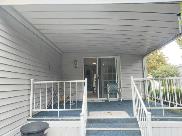 $69,000 / 2br - 1450ft2 - Off Set double wide in Kings Court ~ Schmidt Mobile Homes (Traverse City/1663 David place)64037724149505122