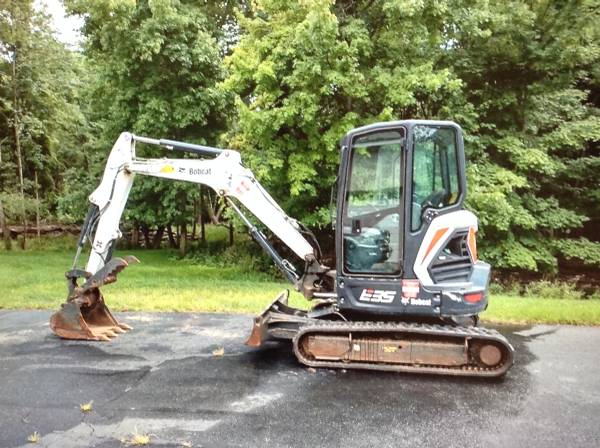 Reliable digging power supported by steady hydraulic output 279 E Powe 1