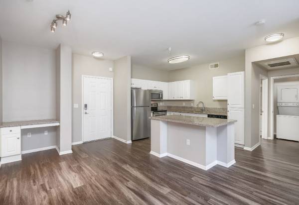 $3,243 / 1br - 810ft2 - Calefacción y aire acondicionado central, pisos de estilo madera, eventos para residentes (University City)63663836613121120