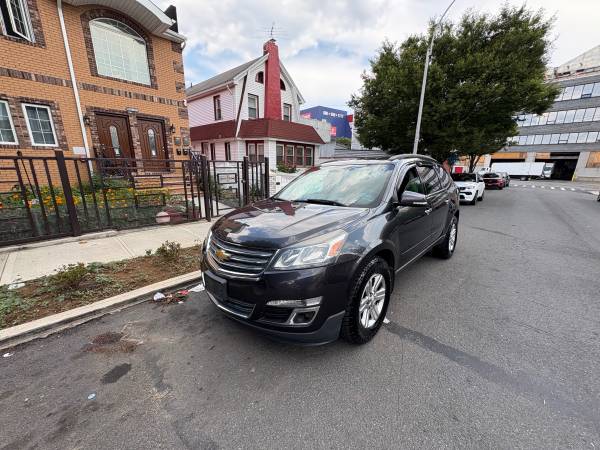 2015 chevrolet traverse lt runs excellent looksgood 126k. must sell - $3,250 (queen)63614395230209123
