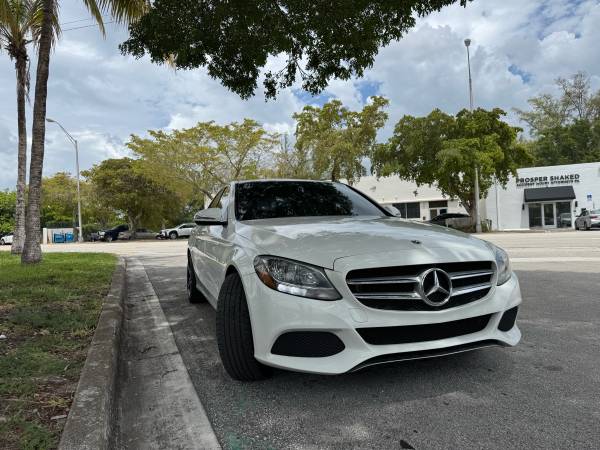 2018 Mercedes-Benz C300 - $2,250 (pago inicial)63479538502403121
