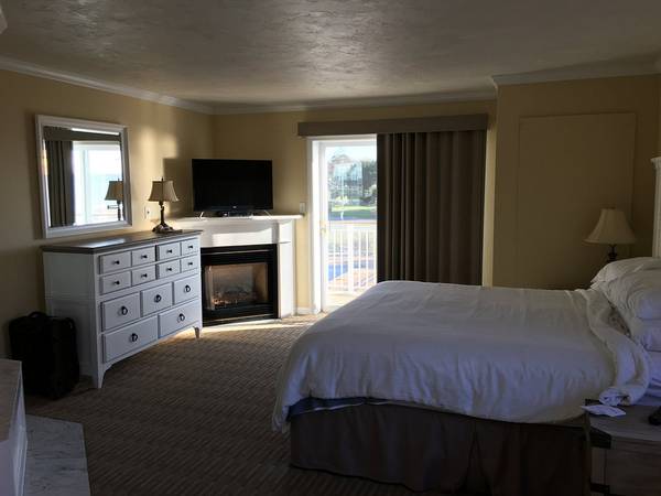 $1,199 / 1br - 770ft2 - Last Minute Beautiful Weather Forecast Captains Quarters Falmouth (Falmouth)63828337963779122