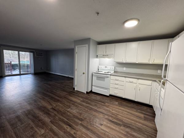 $1,861 / 2br - 875ft2 - No fumar - Dos habitaciones con patio - Cruce la línea de meta hoy (Milford, NH)63656278716547123