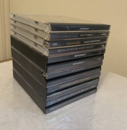 Lote de 8 juegos de PC para computadora, juegos clásicos: Battlefield, Myst, Dune, Everquest - $50 (Midtown West)63471137471747124