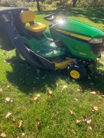 John Deere X300 with Bagger 1