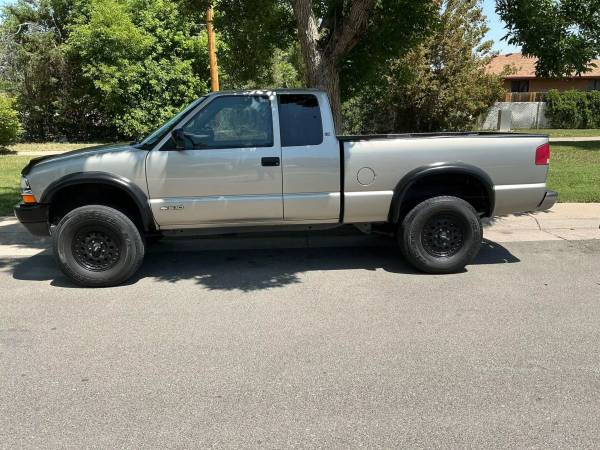 2000 Chevrolet S10 Extended Cab - ¡Financiamiento Disponible! - $6988.0063619715580545120