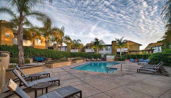 $2,491 / 2br - 824ft2 - Fantastic location! A spacious 824 sq ft 2 bed is waiting for you! (Simi Valley - Close to Costco)63668253684483124