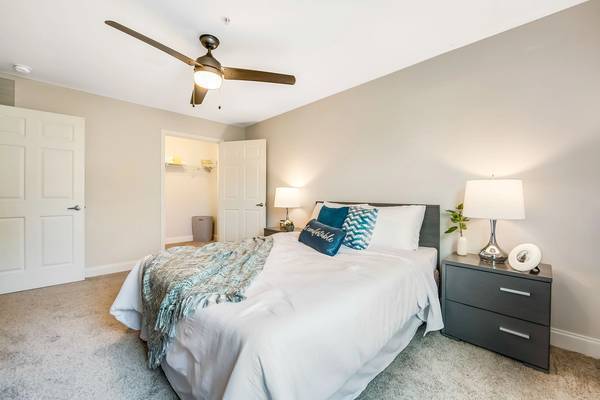 $950 / 2br - 1000ft2 - Renovated Two Bedroom Apartment (Burlington, NC)64027443874049123