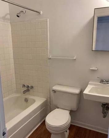 $650 / 2br - 765ft2 - Duplex with large laundry wiTh Washer and DrYer connECtIoN (Greensboro)64027443119233122