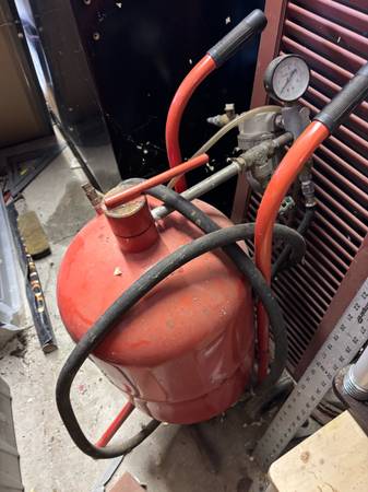 Central pnumatic sand blaster 1