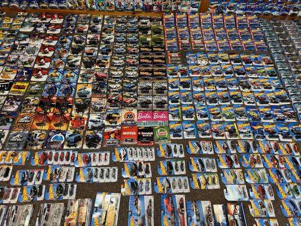 BUYING Hot Wheels Johnny Lightning Matchbox diecast cars 1