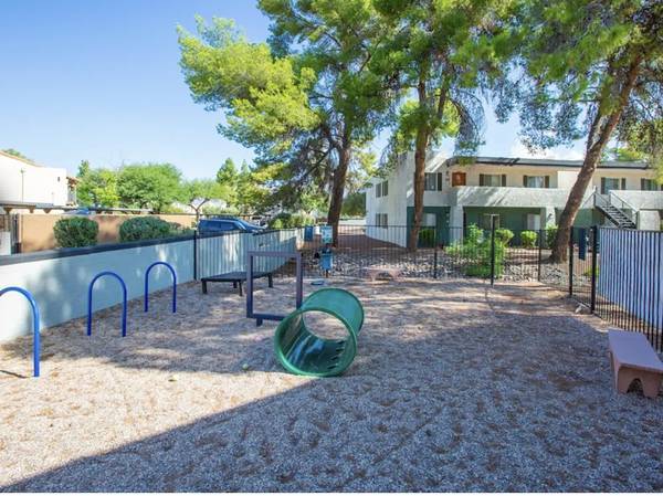 $1,049 / 2br - 772ft2 - Just the place you're looking for! Green grass beautiful trees (Tucson AZ)63674775635587123
