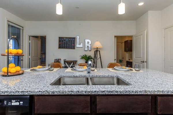 $999 / 1 habitación - 650 pies² - Estacionamiento para visitantes, Casa club, Centro de actividades (7011 McKinney Falls Pkwy, Austin, TX)63310789146243123