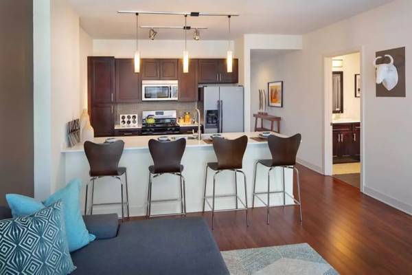 $2,088 / 1br - OLD TOWN Convertible 1 Bedroom In Unit W & D ~ Garage ~ Pet Friendly (Old Town, Chicago)63844191407489122