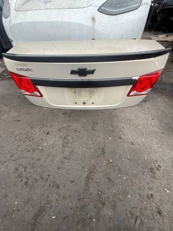 2012 Chevy CRuze Trunk Lift $150 1