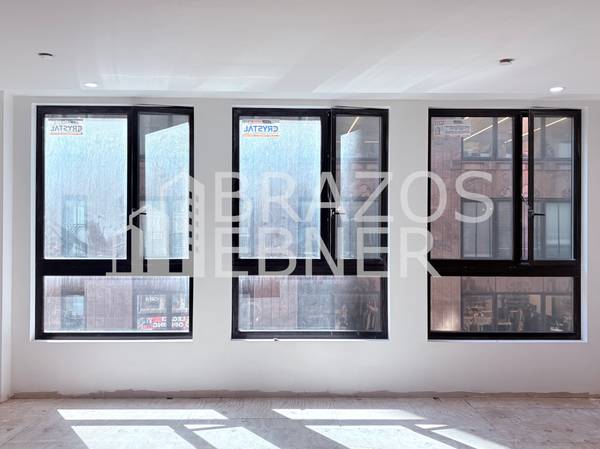 $7,500 / 2500ft2 - Half-Floor Opporunity, Rooftop Building, 7th Ave W 38th (Midtown West)63912047827970122