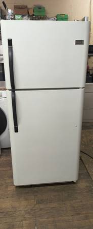 Frigidaire 21 Cu Ft White Refrigerator/ Freezer 1