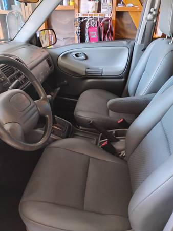 2003 Chevrolet Tracker 2wd de 4 puertas necesita junta de culata, SIN ÓXIDO - $1.200 (Oceanside)63470062893825122