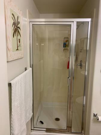 $1,000 / 135ft2 - Habitación amueblada con baño semiprivado (daly city)63867927603715124