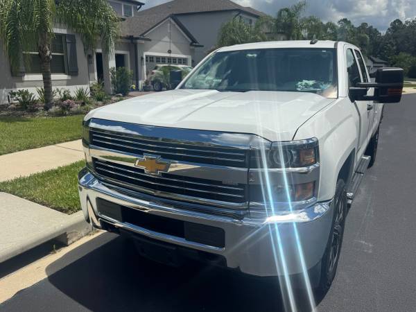 2017 Chevrolet Dual Cab WT - Photo 2