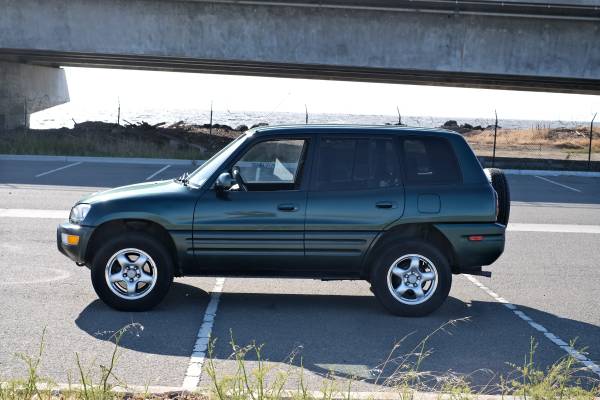 1999 Toyota RAV4 4WD Edición Especial 1 DUEÑO Bien Mantenido LIMPIO - $6,500 (fremont / union city / newark)63654702811905124
