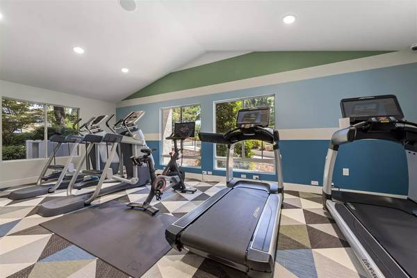 $1,795 / 1br - 818ft2 - Don't miss this great deal! Gorgeous light-filled lofts! 818 Sq ft! (Fresno - Fresno)63798509472513120