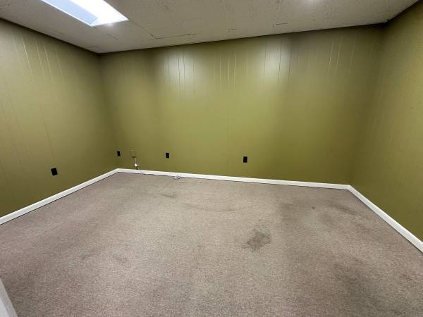 $600 / 400ft2 - Medical Center area, Jackson, TN 400 sq ft, $600/mo (Jackson, Tucker off Highland)63612441448321123