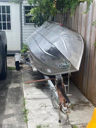 Lancha John de aluminio ligera de 12' con remolque de 15' - $1,100 (Hallandale Beach, Florida)63471414224385120