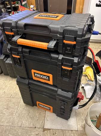 Emergency or camping solar generator with panel/2kwh Lithium batteries 1