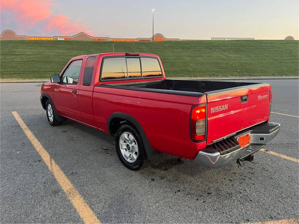2000 Nissan Frontier XE - $5,000 (Eagleville)63470753988227121