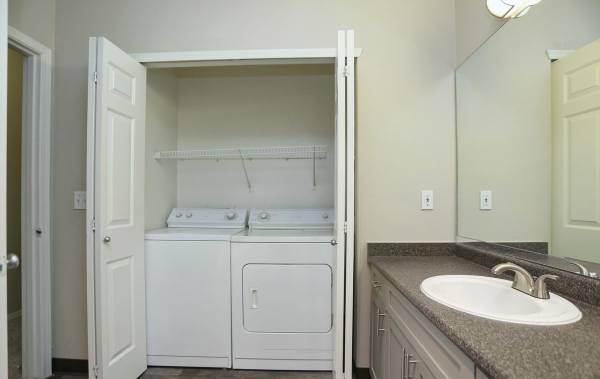 $2,405 / 2br - 1160ft2 - Vaulted or 9-Foot Ceilings, Barbecue & Picnic Area, Internet Caf (10101 7th Ave SE Everett, WA 98208)63884892739073123
