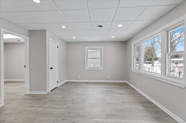 $2100.00 / 3br - Charming 3-Bedroom Ranch in Lake Orion Fully Remodeled!64018943206531123