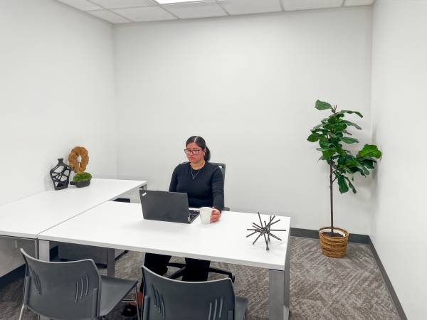 $492 Fully Equipped Office Space – Just Bring Your Laptop! (CALL or TEXT 616-560-9073!)64180502390274120