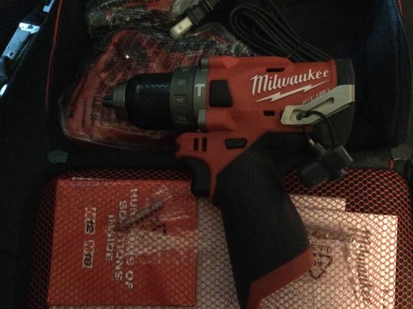 MILWAUKEE M12 FUEL HAMMER DRILL KIT - $165 (B ' HAM)62971058770945123