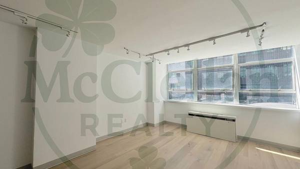 $10,897 / 2906ft2 - RENOVATED OFFICE SPACE WITH GREAT NATURAL LIGHTING (Midtown East)64212273421955121