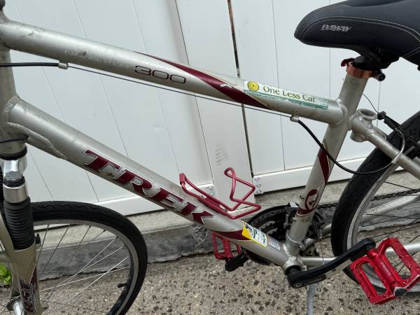 Trek Navigator 300 Bicicleta de montaña - $180 (Fresh Meadows)63437000036609124