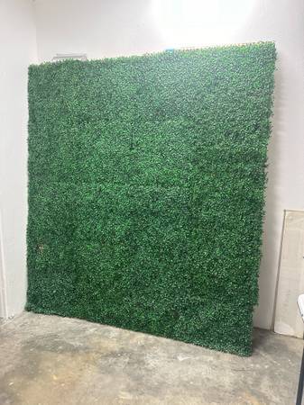 20 SQUARES OF 12x12 INTERLOCKING GRASS TURF 1