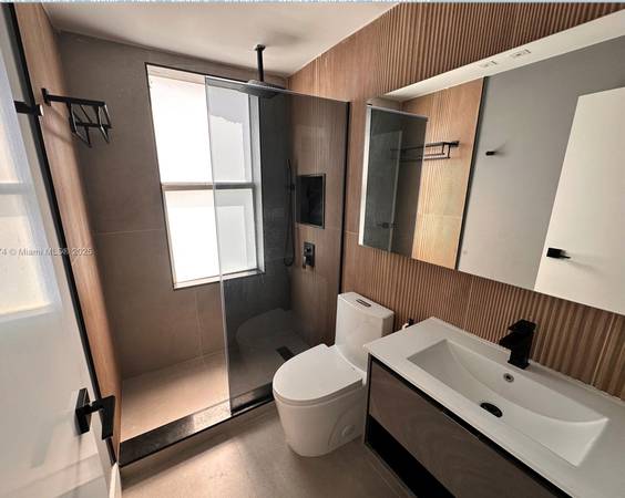 $2,550 / 1br - 630ft2 - Amueblado, 1 año o 6 meses - A pocas cuadras de la playa (South Beach)63825138448515123