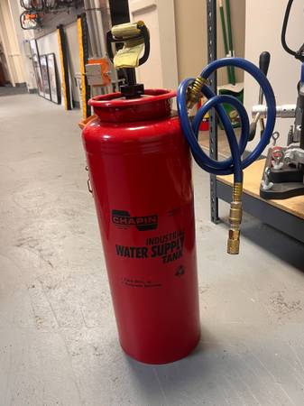 Chapin 4163 3.5-Gallon Industrial Water Tank 1