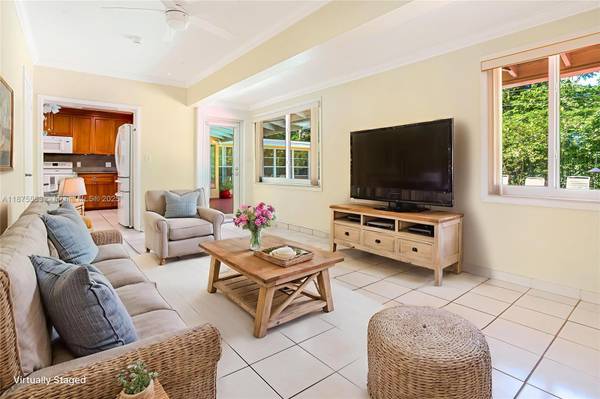 $789,900 / 4br - 2922ft2 - Beautiful Curb Appeal Sprawling 4 bed 3 bath Home (Plantation)63825133120385122