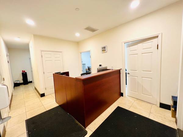 $8,000 / 3500ft2 - retail space apx 3500 sqf - private elevator and garage (South Williamsburg)64212276047107121