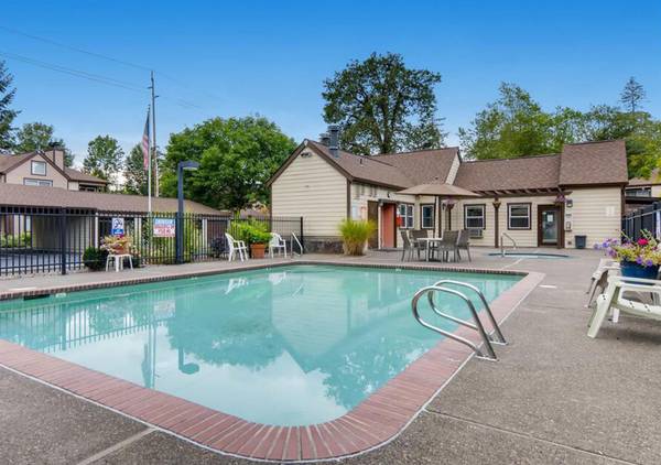 $1,695 / 2br - 3 MTHS UTILS INCL + Fully Equipped Kitchen w Dishwasher, Microwave (Beaverton)63870109605635124