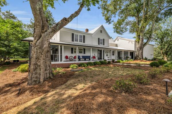 $1,100,000 / 6br - 5051ft2 - Farmhouse Estate with Pool & 5 Acres | Special 4.9% Financing (Chickamauga,Ga)63904696932482123