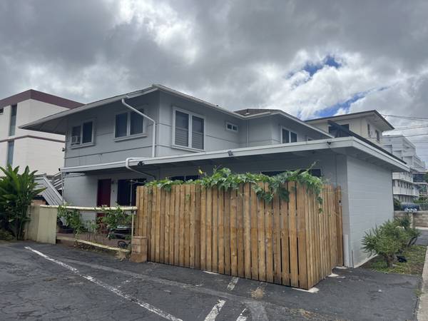 $2350.00 / 2br - The 2/1/1 apartment at the Heart Center of Ala Moana in Honolulu63939788326658122