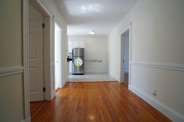 $2,595 / 1br - AVAIL NOW-Gorgeous Comm Ave 1 bed, H/HW inc. NO BROKER FEE! (Brighton)63996405827331120