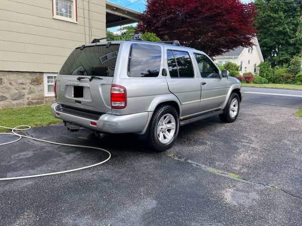 2003 Nissan Pathfinder LE 4WD - POCAS MILLAS - $4,000 (Norwood)63469917257987122