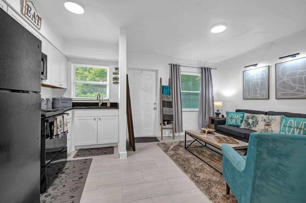$1,295 / 1br - Beautiful 1 and 2 Bedroom Apartments- Ready to Move In ! (Oakland Park)64049277431682122