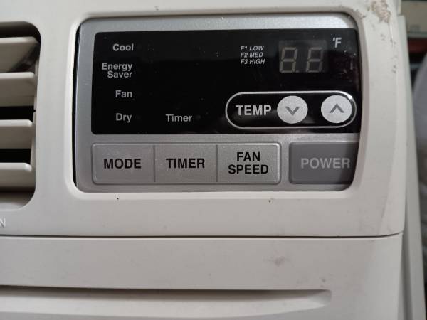 Aire acondicionado de ventana LG de 12000 BTU - $205 (Keene, NH)63470911697283121