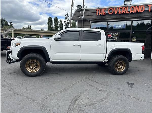 2021 Toyota Tacoma Double Cab 4x4 4WD elevado, camioneta tipo Crew - $36,143 (The Overland Truck Store)63470762016385122